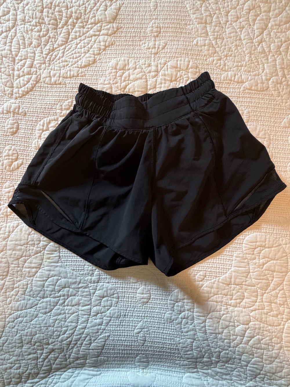 Lululemon Women’s Hotty Hot Shorts In Black Size 2 Tall Zipper Pocket w/ Liner